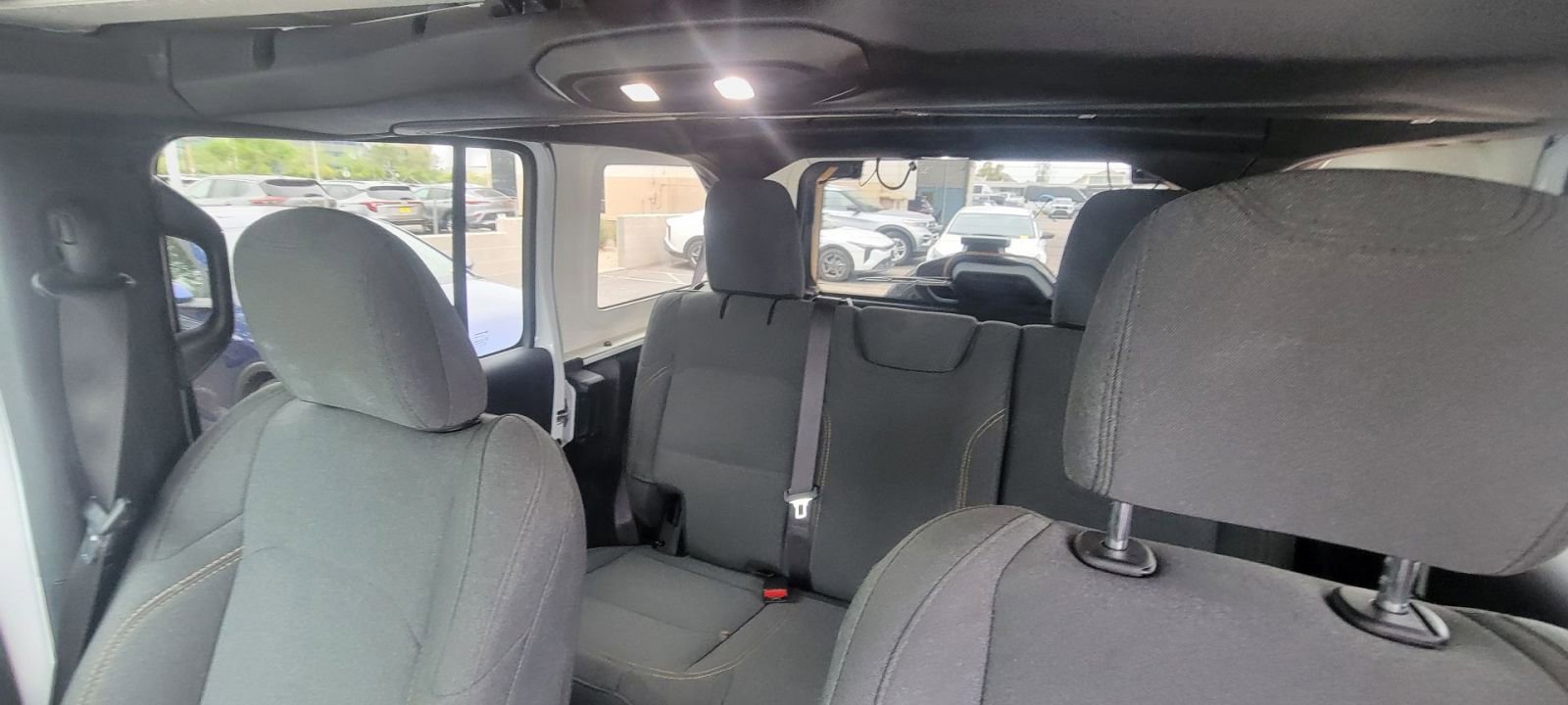 Used 2025 Jeep Wrangler Sahara image 12