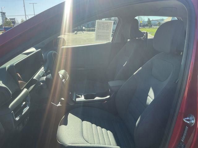 Used 2025 Kia K4 EX image 14