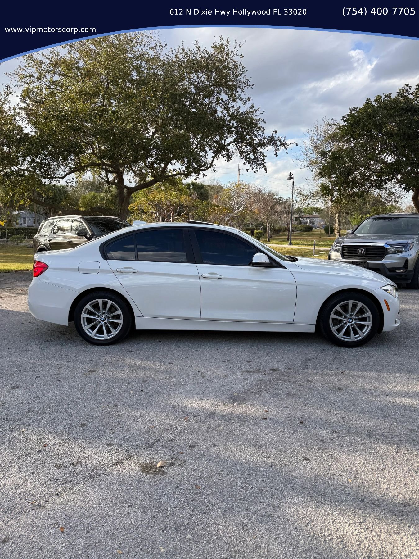 Used 2018 BMW 320i xDrive Sedan AWD/4WD image 3
