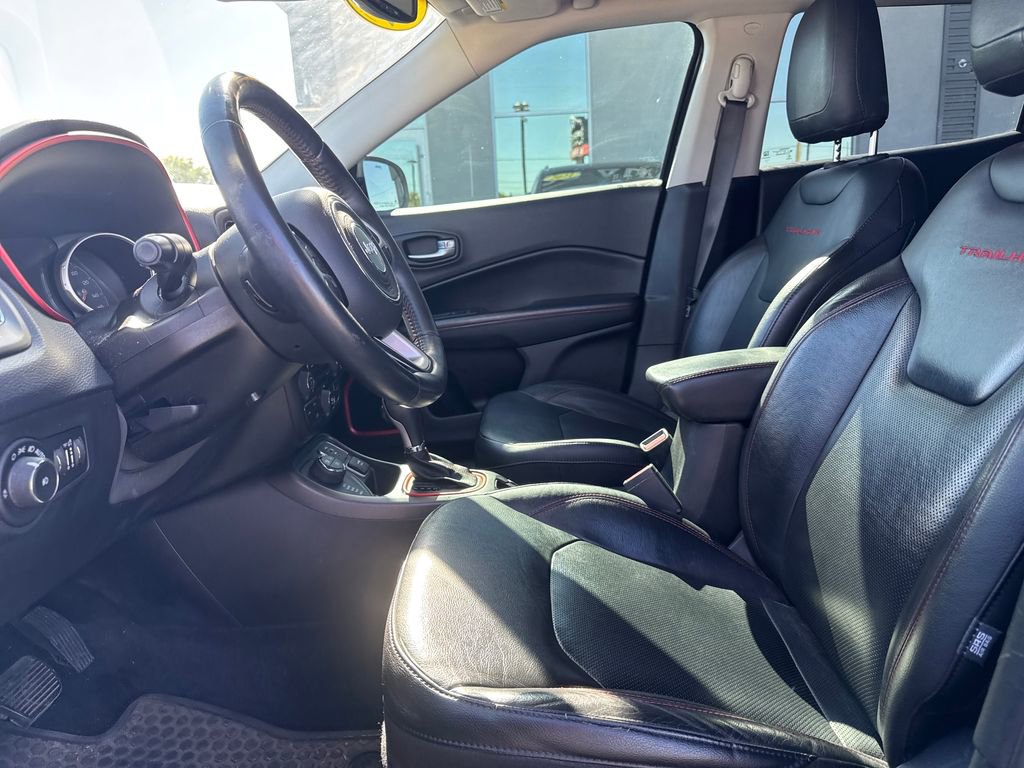 Used 2017 Jeep Compass Trailhawk w/ Leather Interior Group AWD/4WD image 9