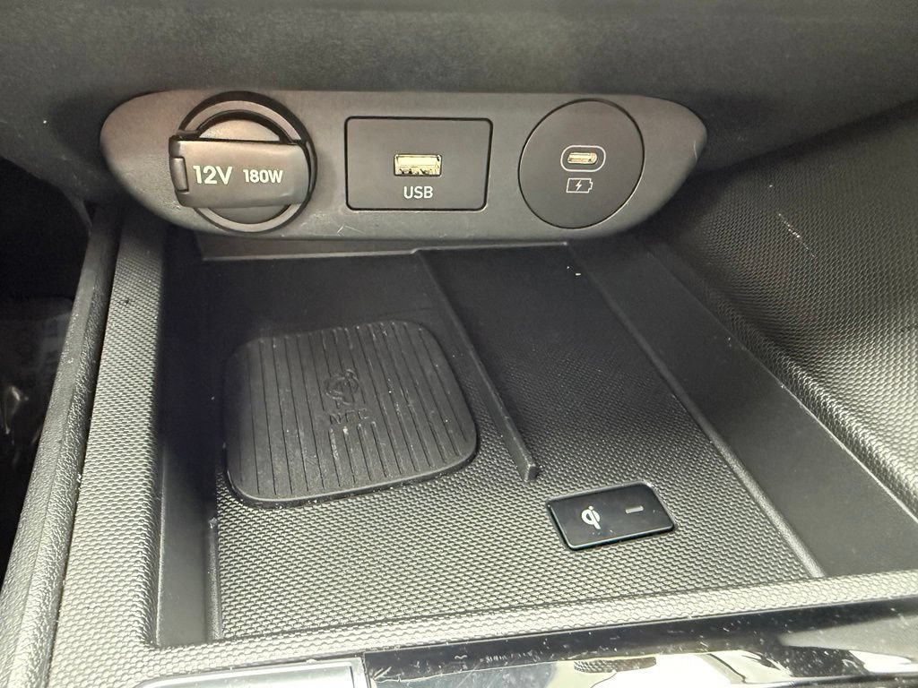 Certified 2025 Hyundai Elantra Limited w/ Cargo Package FWD image 22