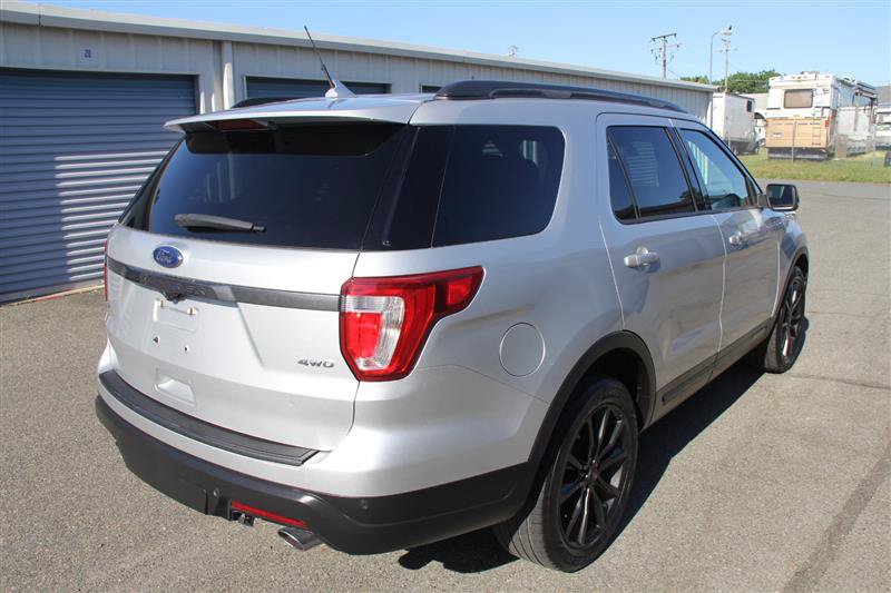 Used 2019 Ford Explorer XLT w/ Equipment Group 202A AWD/4WD image 5