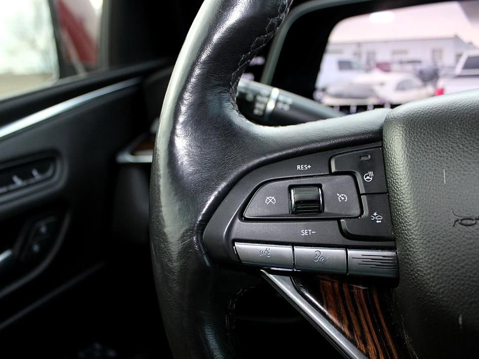 Used 2022 Cadillac Escalade Luxury image 12