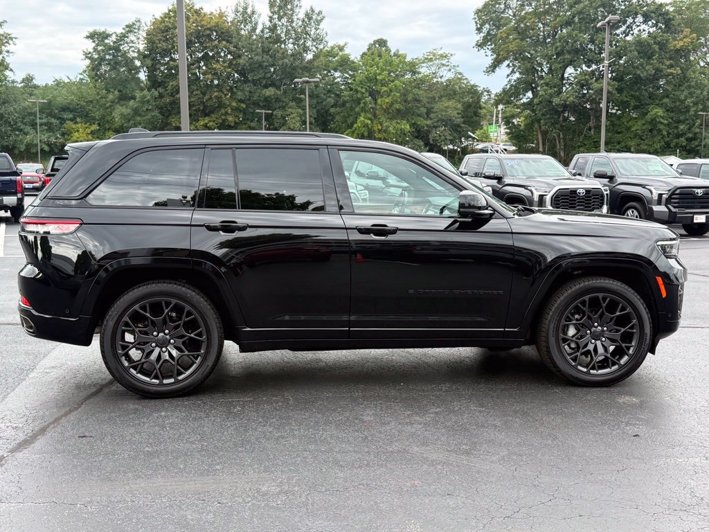 Used 2025 Jeep Grand Cherokee Summit AWD/4WD image 9