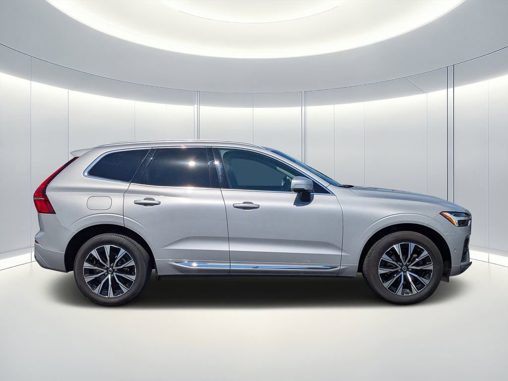 Used 2023 Volvo XC60 B5 Plus AWD/4WD image 3