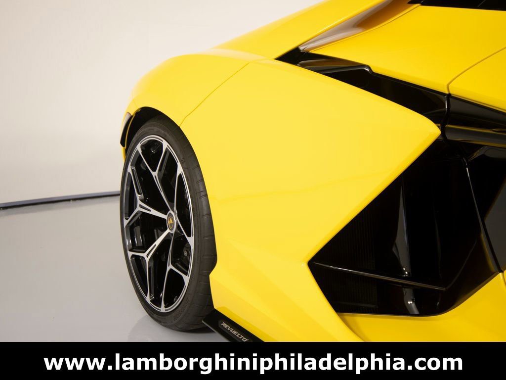 Used 2024 Lamborghini Revuelto image 41