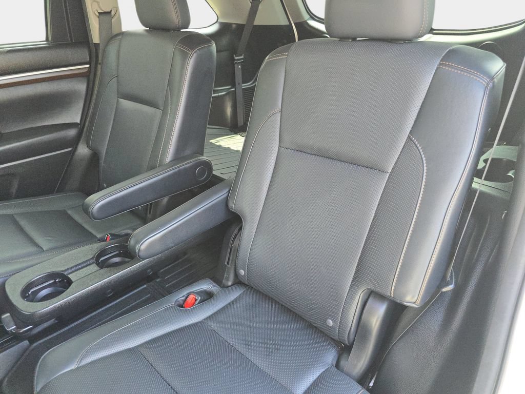 Used 2016 Toyota Highlander Limited w/ Preferred Accessory Package FWD image 19
