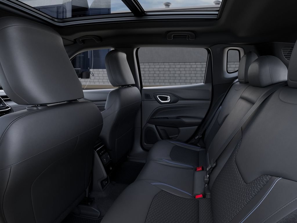 New 2025 Jeep Compass Latitude w/ Sun & Sound Group AWD/4WD image 24
