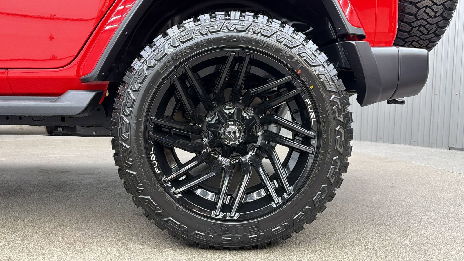 Used 2025 Jeep Wrangler Unlimited Sahara AWD/4WD image 12
