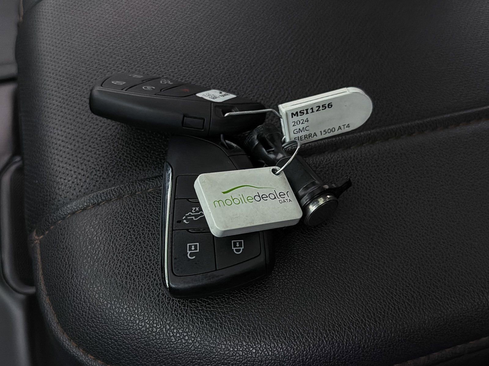 Used 2024 GMC Sierra 1500 AT4 w/ Technology Package image 31