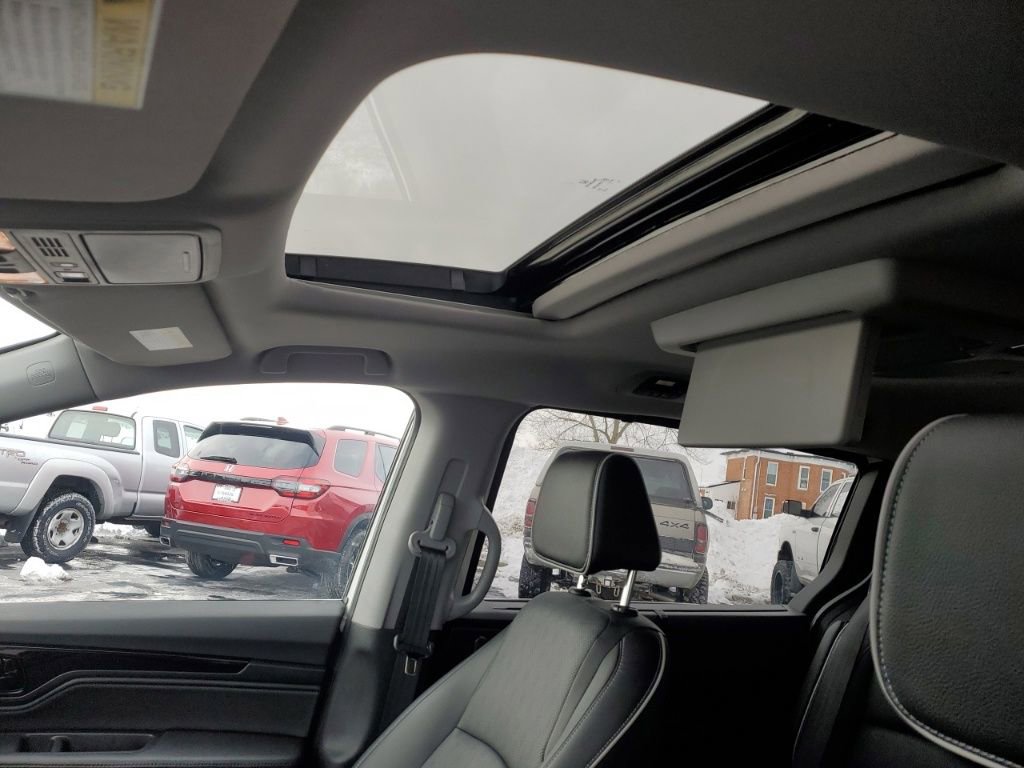 Used 2024 Honda Odyssey Elite image 14
