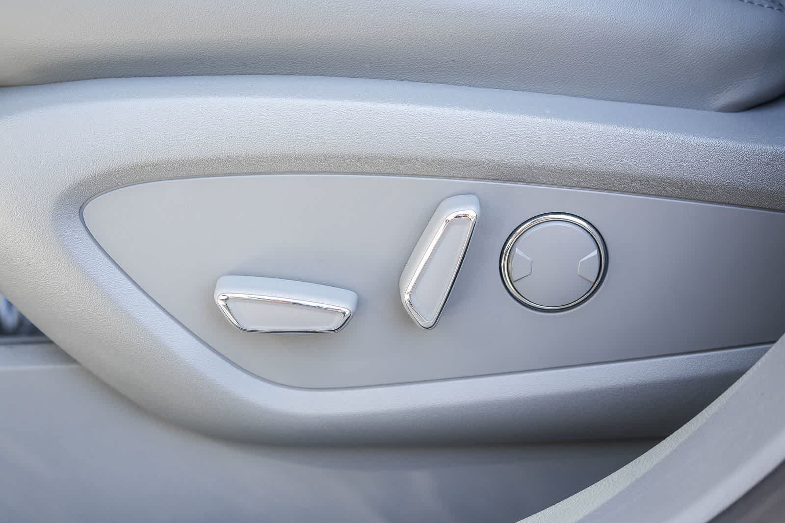 Used 2022 Lincoln Nautilus Reserve w/ Luxury Package FWD image 21