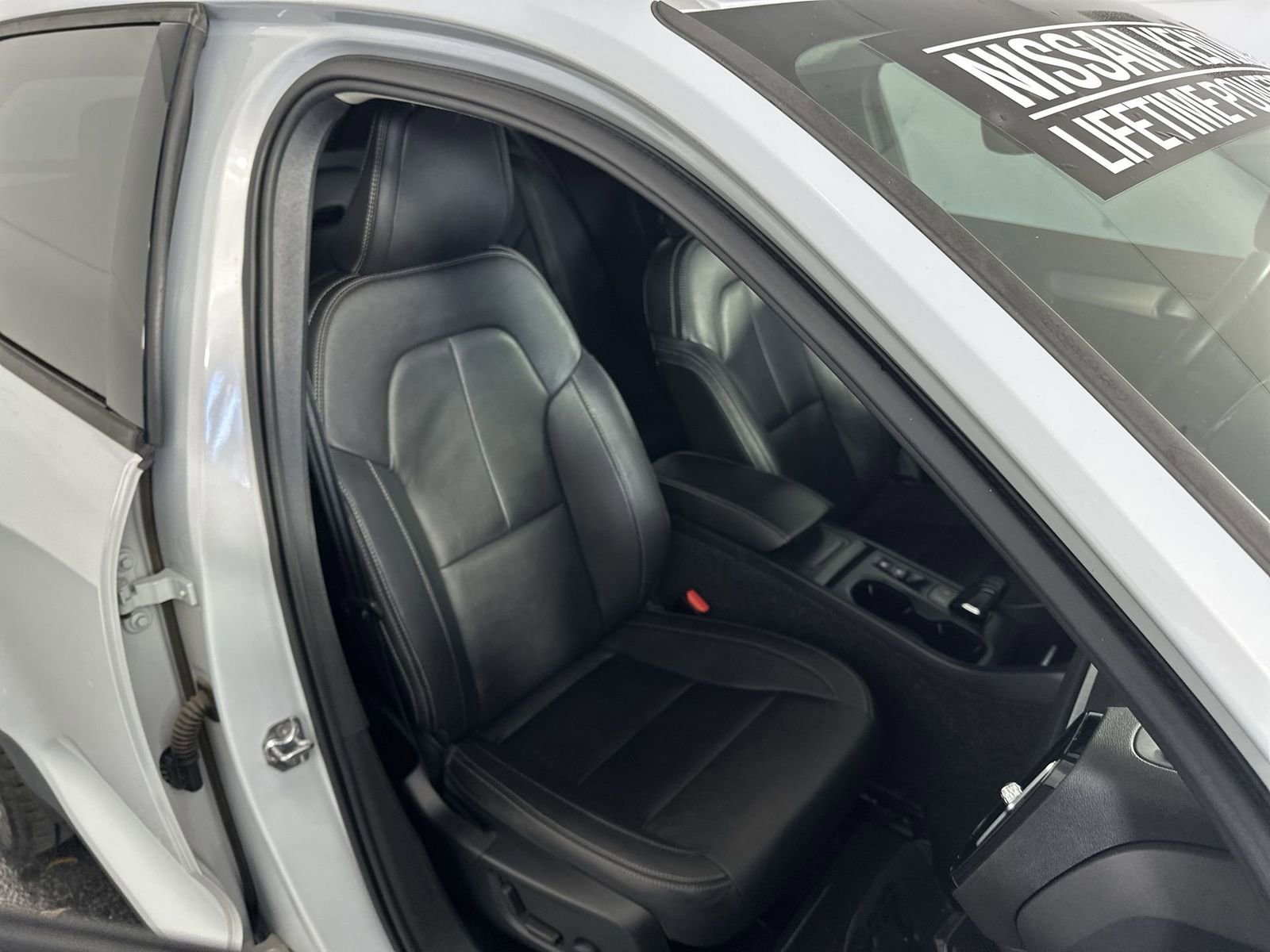 Used 2021 Volvo XC40 T4 Momentum w/ Protection Package Premier image 31