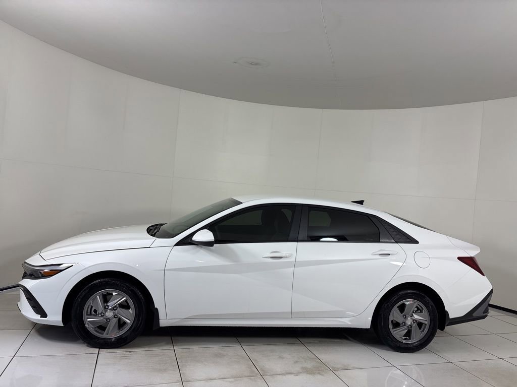 New 2026 Hyundai Elantra SE FWD video 2