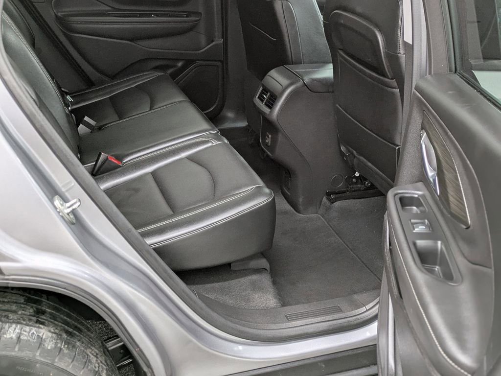 Used 2024 GMC Terrain SLT AWD/4WD image 21