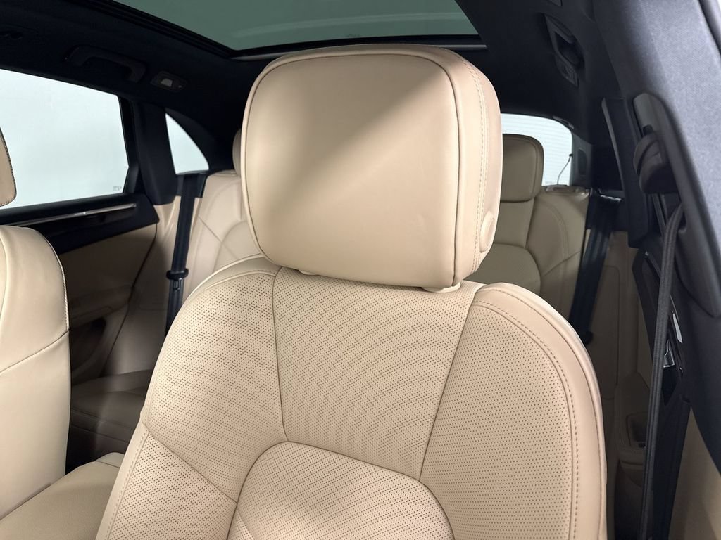 New 2026 Porsche Macan AWD/4WD image 40