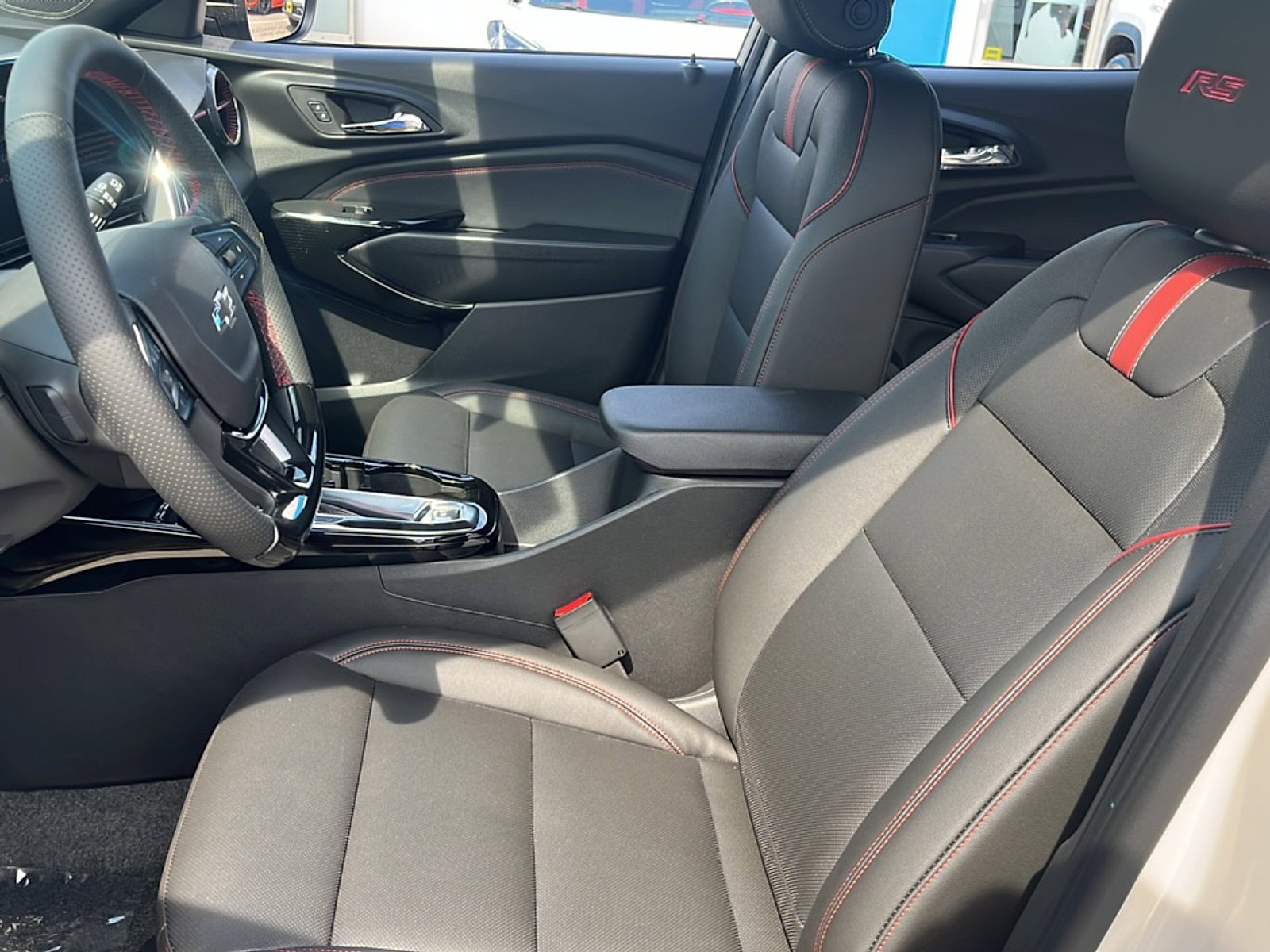 New 2026 Chevrolet Trax RS w/ Sunroof Package FWD image 15