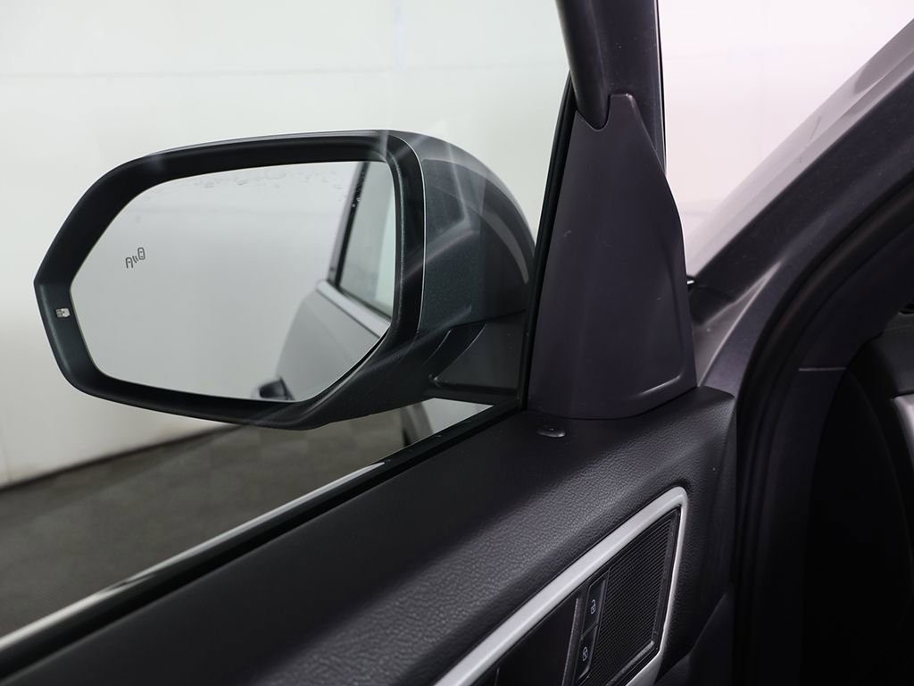 Used 2022 Volkswagen Atlas Cross Sport SEL R-Line image 38