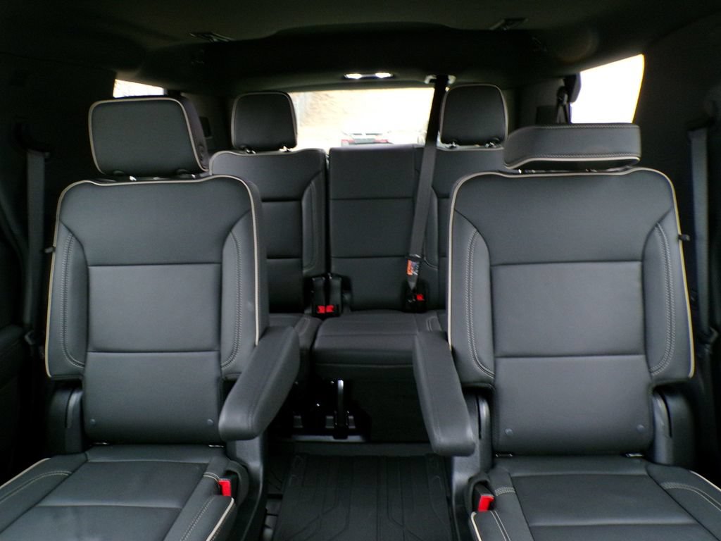 Used 2025 Chevrolet Tahoe Premier AWD/4WD image 11