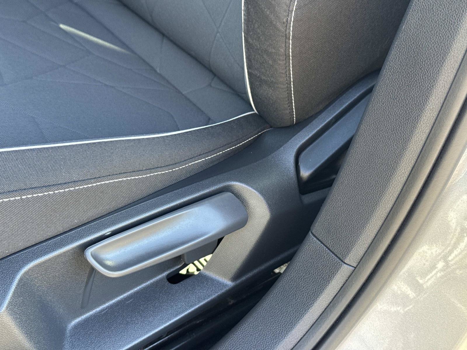 Certified 2025 Volkswagen Jetta Sport FWD image 23