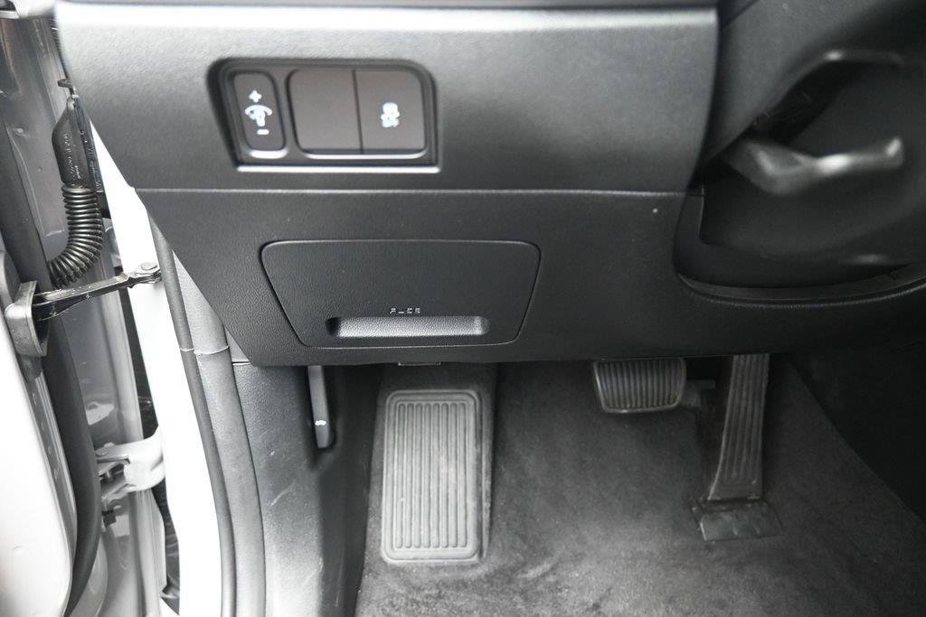 Used 2025 Kia Sorento S w/ Panoramic Sunroof Package FWD image 16