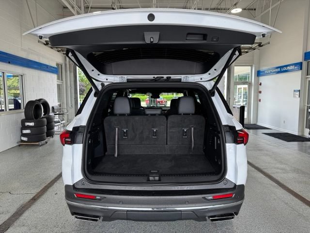 Used 2025 Buick Enclave Preferred FWD image 11