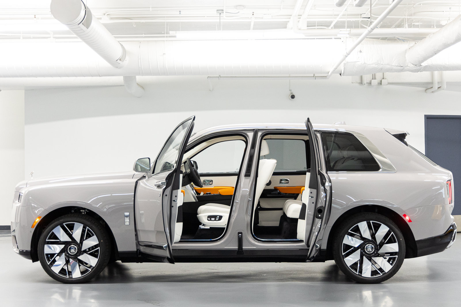 New 2027 Rolls-Royce Cullinan AWD/4WD image 24