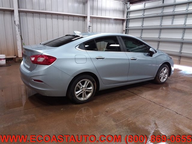 Used 2017 Chevrolet Cruze LT w/ Convenience Package image 4