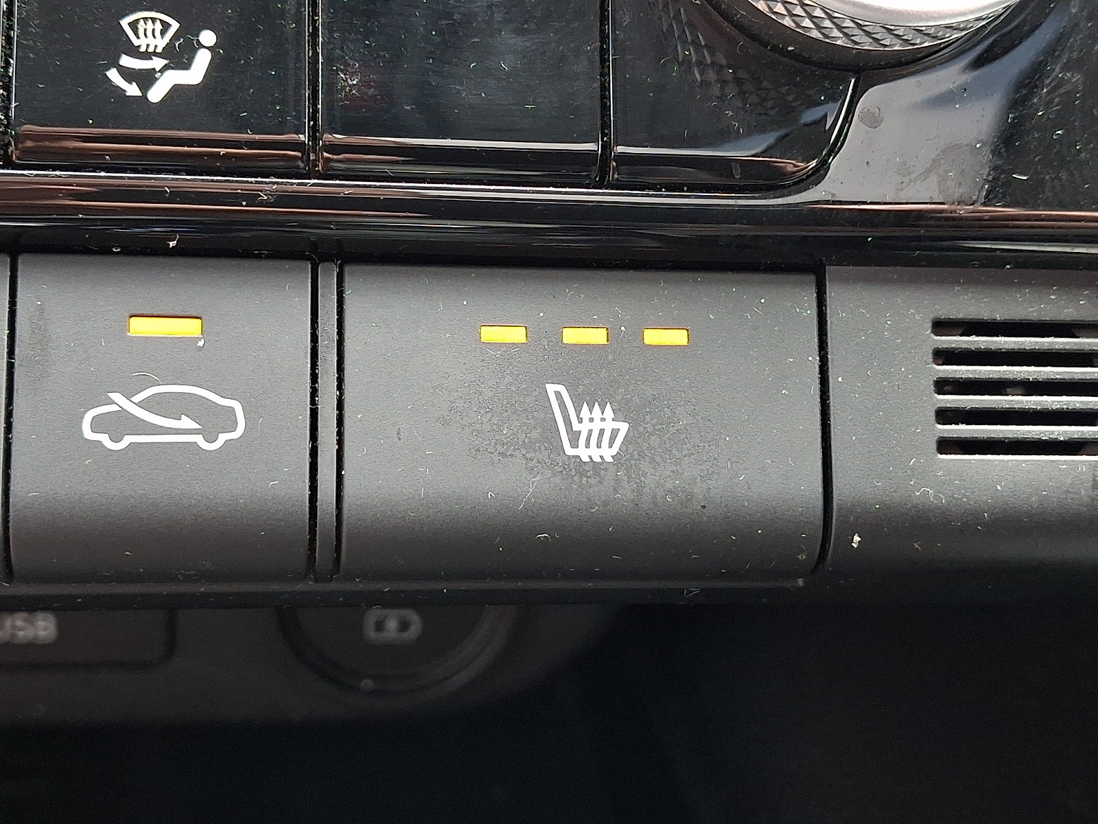 Certified 2023 Hyundai Elantra Limited w/ Preferred Accessory Package FWD image 23