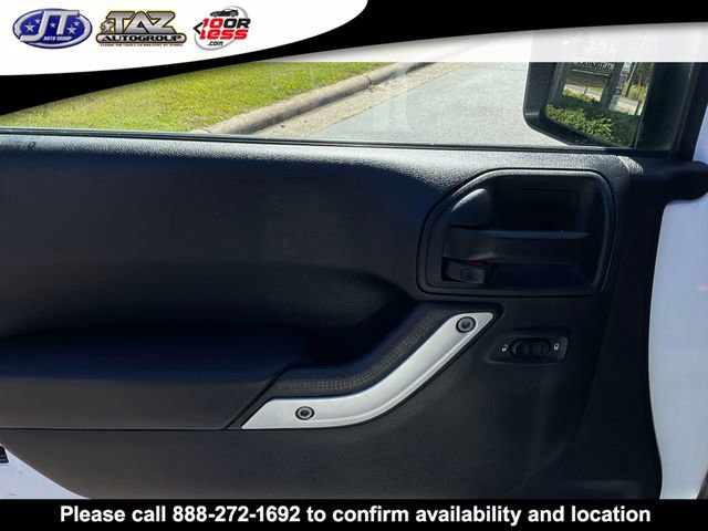 Used 2017 Jeep Wrangler Sahara w/ Connectivity Group AWD/4WD image 11