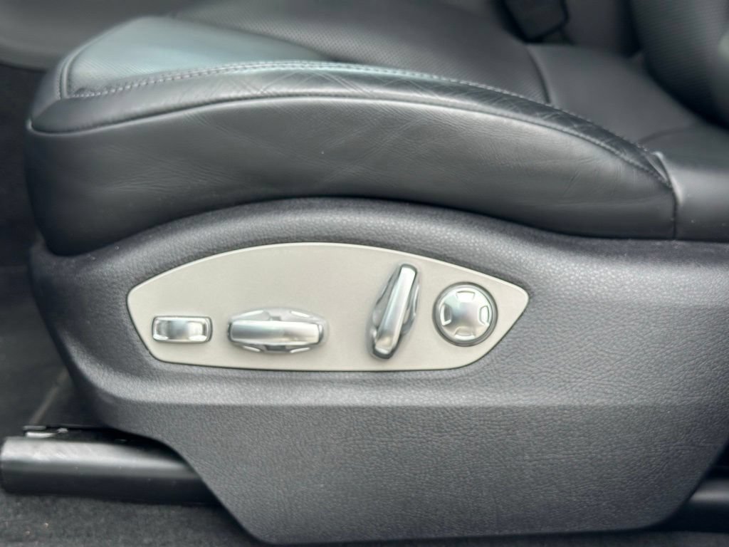 Certified 2021 Porsche Macan S AWD/4WD image 6