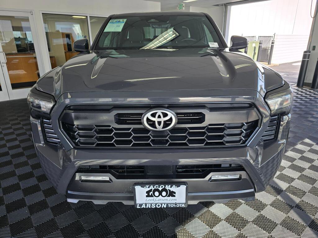Used 2024 Toyota Tacoma TRD Off-Road image 8