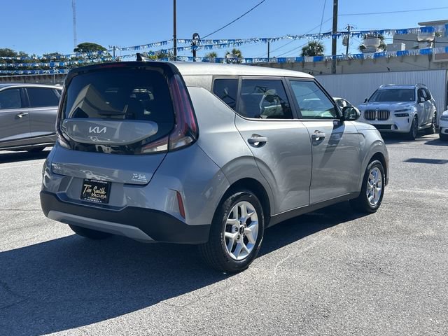 Used 2024 Kia Soul LX w/ Option Group 015 FWD image 4