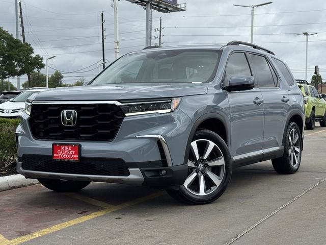 Used 2025 Honda Pilot Touring image 2