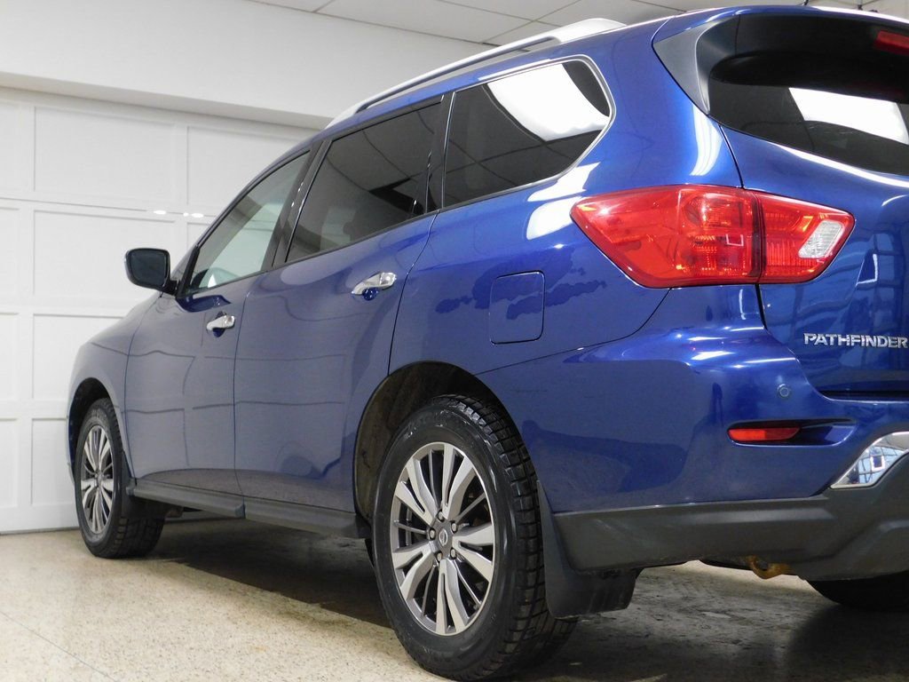 Used 2018 Nissan Pathfinder SV image 71