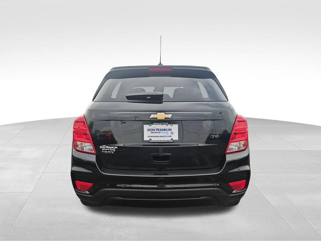 Used 2022 Chevrolet Trax LS w/ Tint and Cruise Package FWD image 4