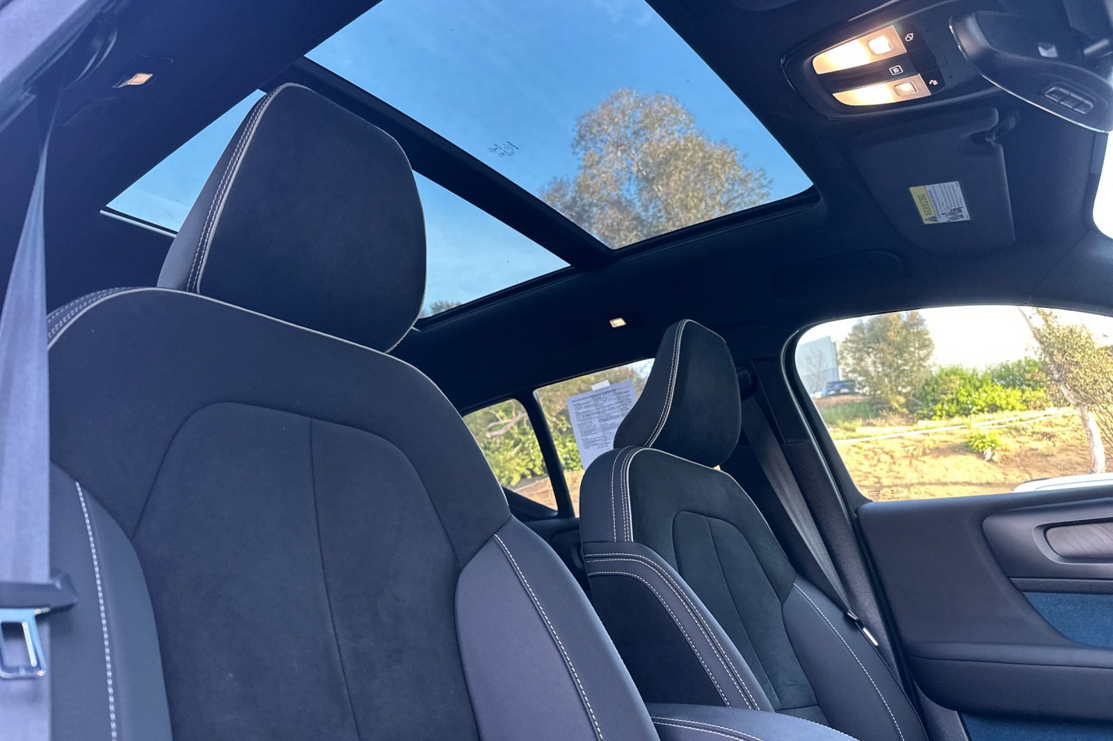 Certified 2023 Volvo XC40 Recharge Plus image 19