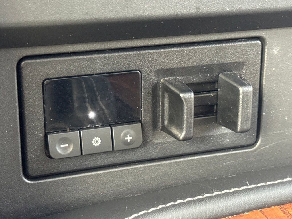 Used 2023 Nissan Armada SL w/ Captain's Chairs Package image 47