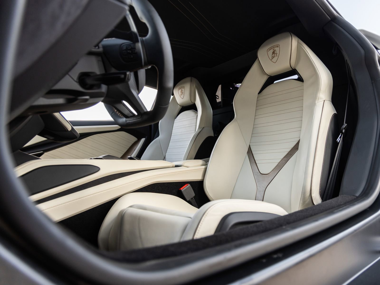 Used 2024 Lamborghini Revuelto AWD/4WD image 27