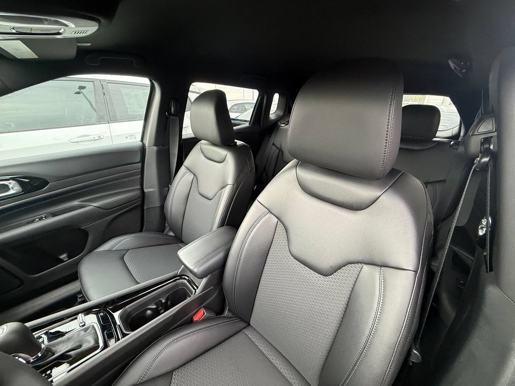 New 2026 Jeep Compass Latitude AWD/4WD image 19