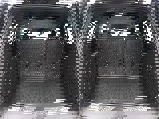 New 2026 Chevrolet Suburban Premier image 33