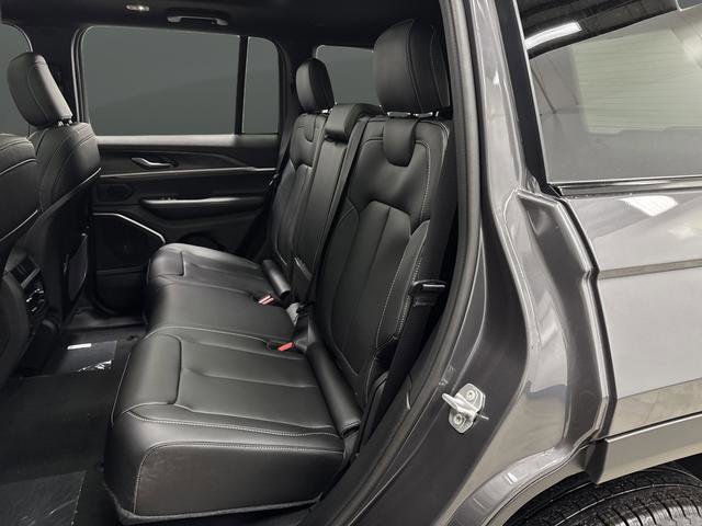 New 2025 Jeep Grand Cherokee Limited w/ Black Appearance Package image 30