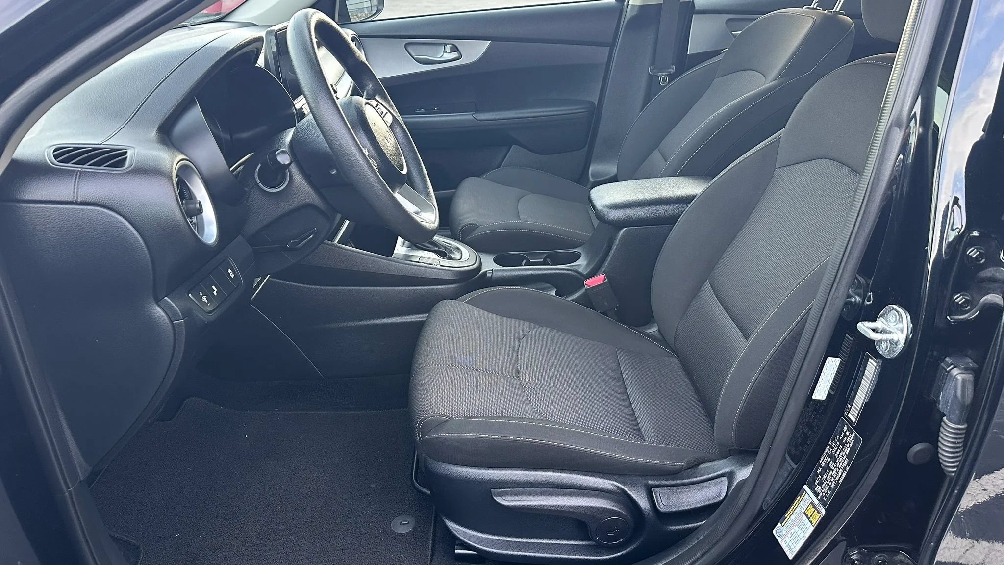 Used 2024 Kia Forte LXS w/ LXS Technology Package FWD image 9