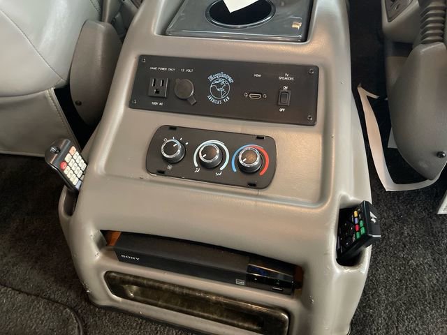Used 2017 Chevrolet Express 2500 Extended image 23