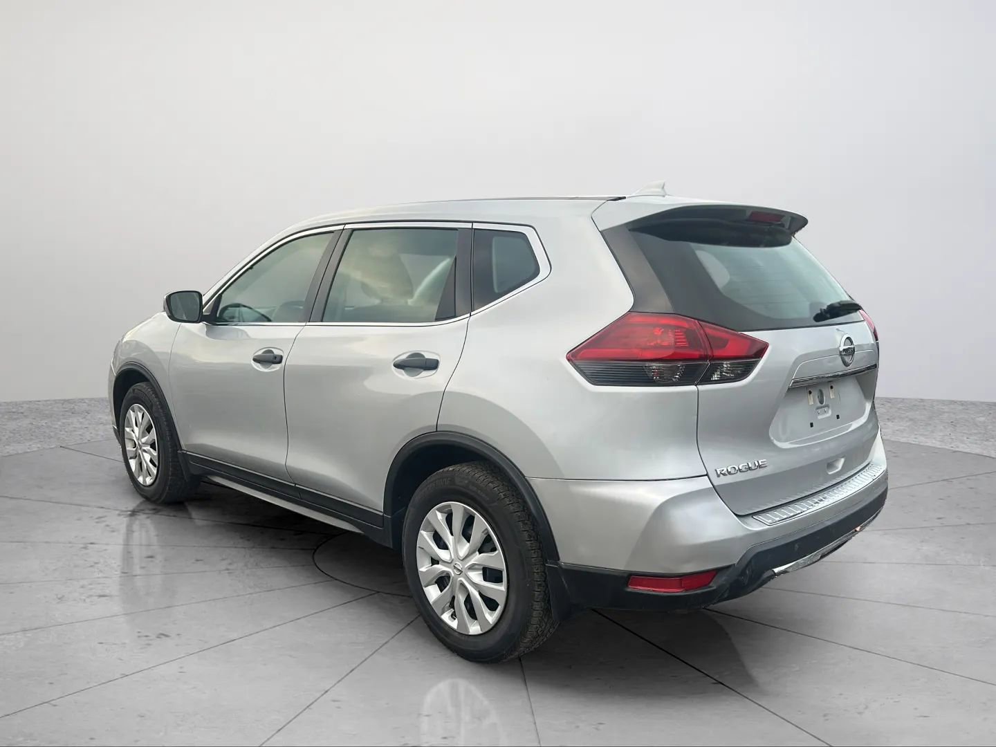Used 2020 Nissan Rogue S FWD image 15