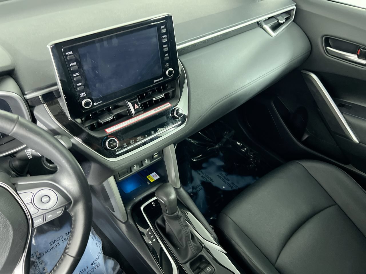 Used 2022 Toyota Corolla Cross XLE FWD image 25