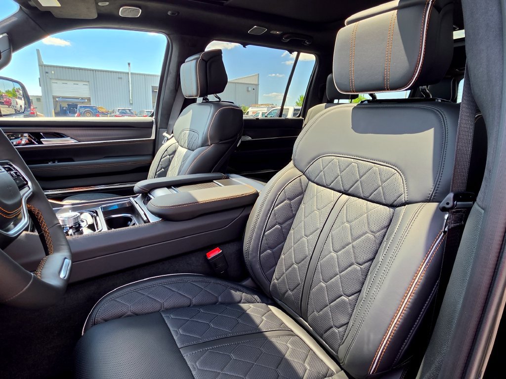 New 2026 Jeep Grand Wagoneer Summit AWD/4WD image 11