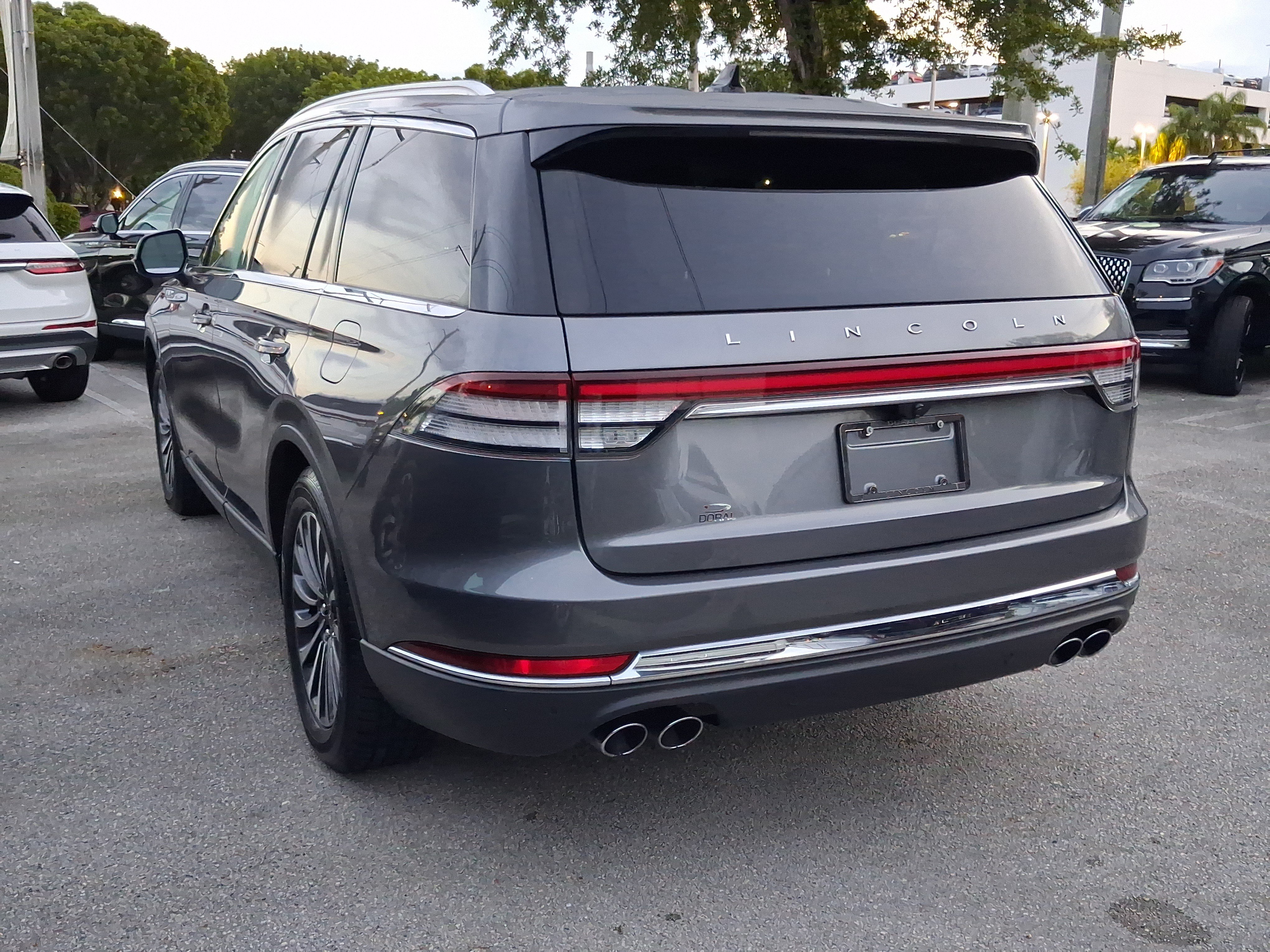 Used 2021 Lincoln Aviator Reserve RWD image 3