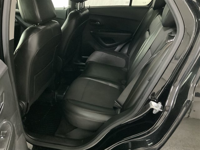 Used 2021 Chevrolet Trax LT AWD/4WD image 16