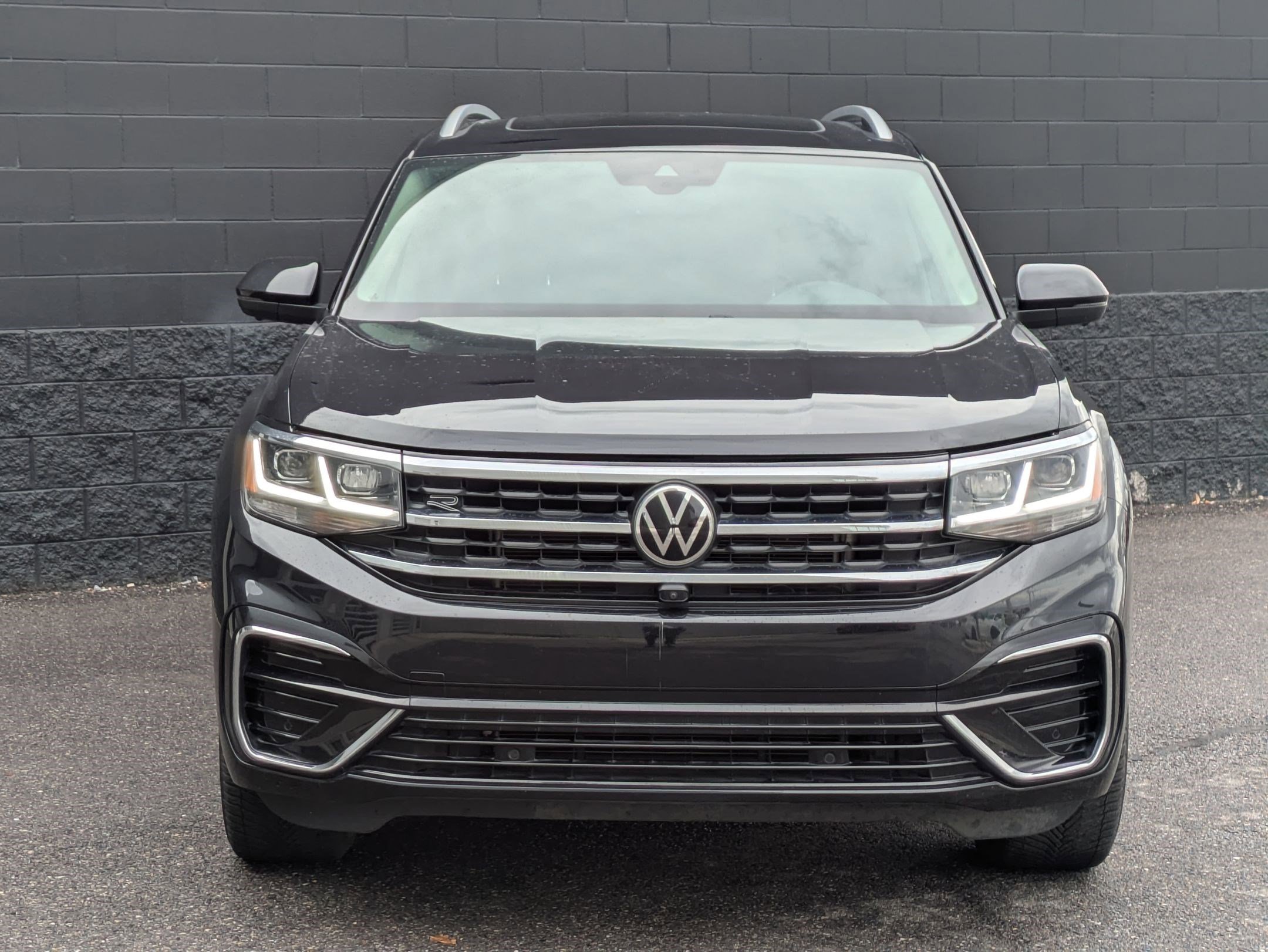 Used 2022 Volkswagen Atlas SEL Premium image 2